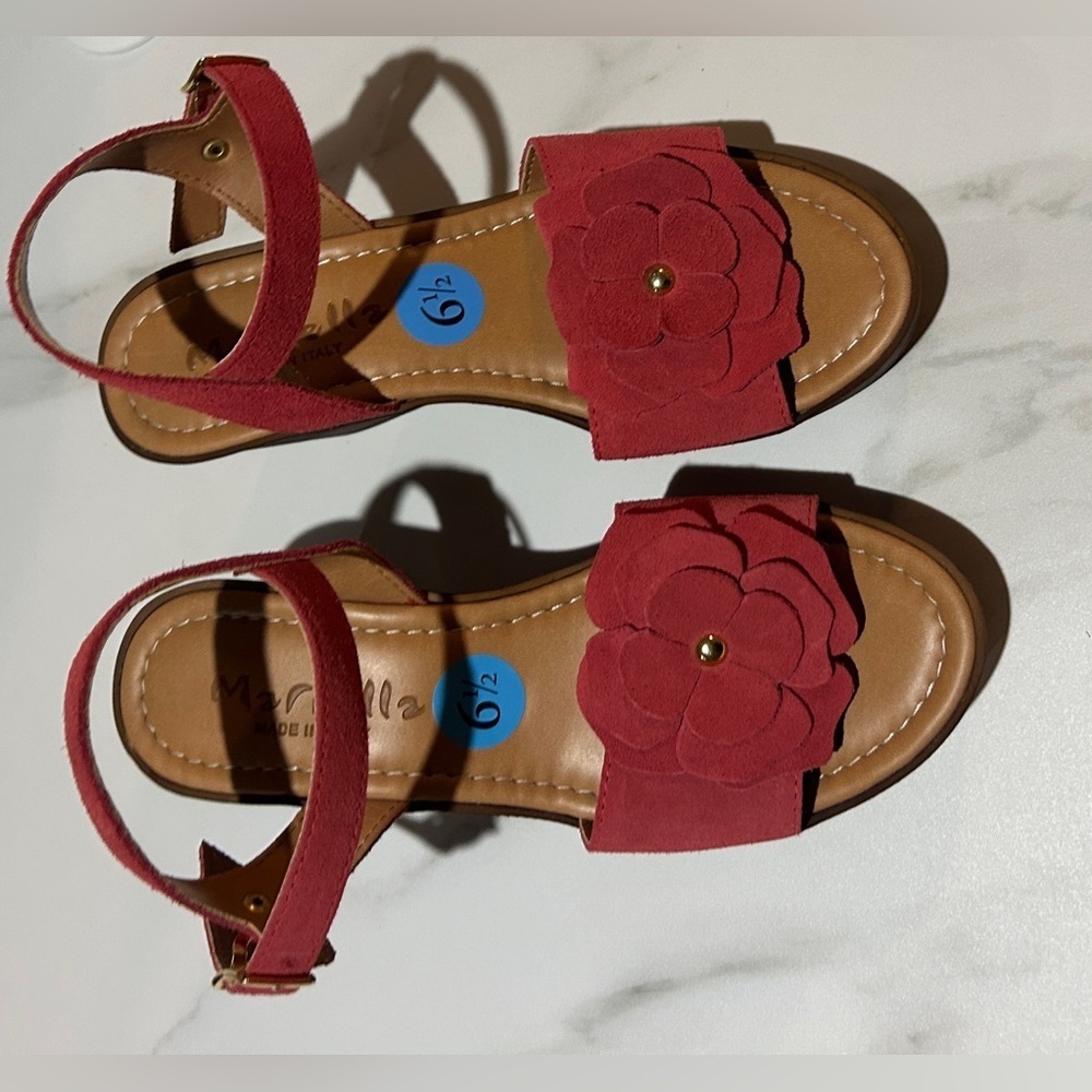 Mariella Wedge Heel Sandals
Women's 6 1/2 Gold Suede Leather - Picture 3 of 7